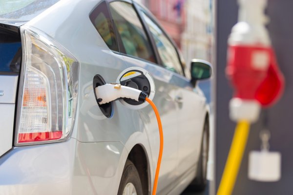 What Are The Major Benefits of Electric Vehicles?